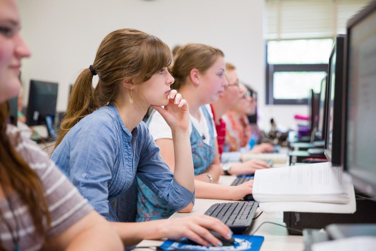 Computer class science applications courses